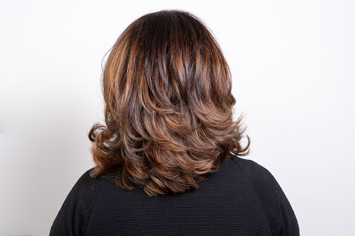pari spalla taglio capelli medi