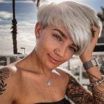 Pixie cut estivo con colorazione bianca -@henniegebhardt