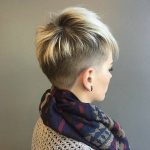 Pixie cut con rasatura - Foto: Instagram @bymaggiekime