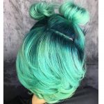 Acconciatura su caschetto con colorazione verde - @ellaschair