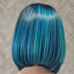 Capelli lisci blu come l'oceano