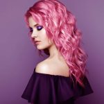 Capelli lunghi con colorazione rosa - @Adobestock.com