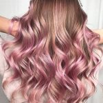 Capelli lunghi con shatush rosa - @kayla_boyer