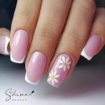 French bianco classico con decorazione - @shima_beautyy