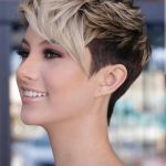 Pixie corto e scalato con due colorazioni - @anaafavaron