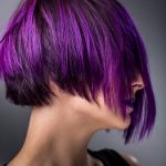 Capelli a caschetto corto viola