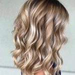 Capelli lunghi ondulati balayage