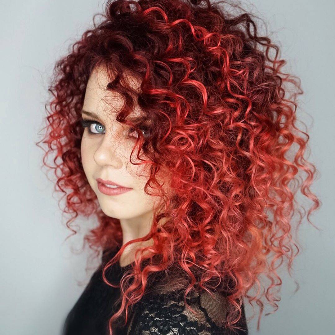3 tagli di capelli di media lunghezza con diversi colori per chi ha una