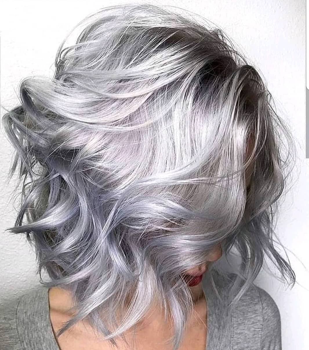 Taglio medio grigio con riflessi lilla - @rossmichaelssalon