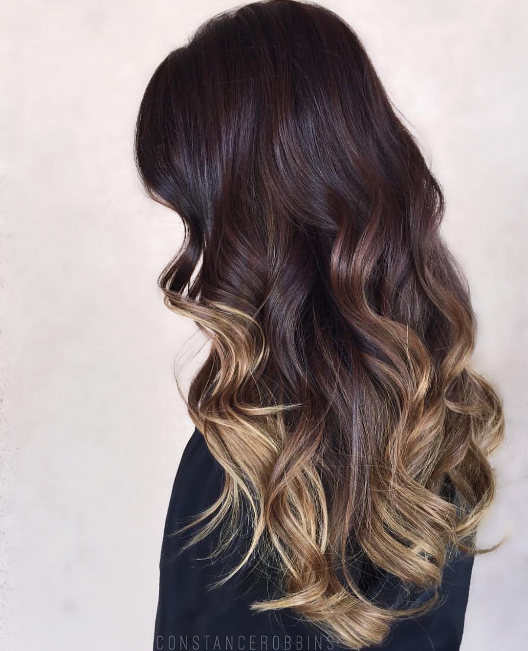 Balayage chiaro su capelli castano scuro