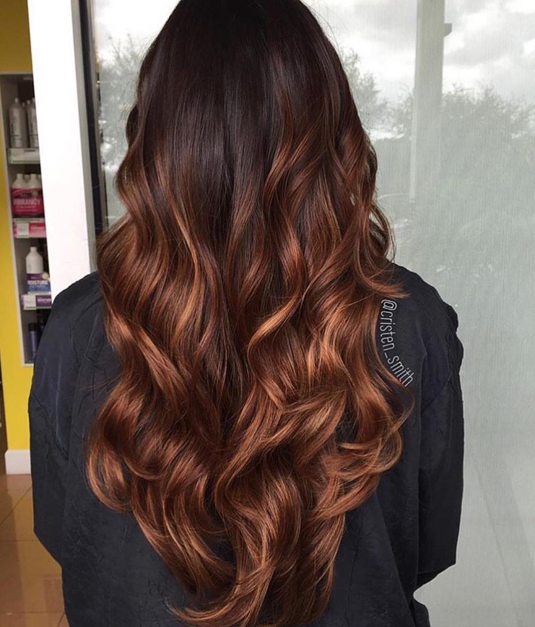 Balayage leggermente ramato su capelli castani