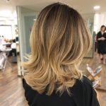 Capelli medi colorati con balayage