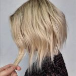 Long bob biondo platino - @mikerovstylist