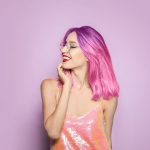 Capelli rosa medio lunghi - Adobestock