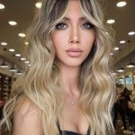 Balayage biondo con frangia a tendina