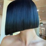 Caschetto scalato con riflessi blu - @gregson_hairstylist