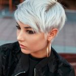 Pixie corto bianco scalato