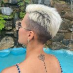 Pixie corto grigio scalato
