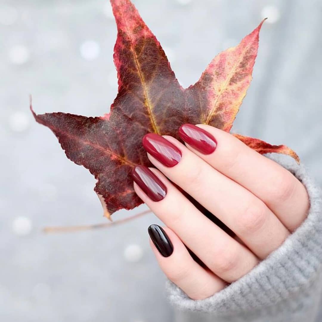 Unghie rosse e nere - @unghie.nails.passion