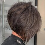 Caschetto corto scalato castano - @urbanhairandbeautylounge