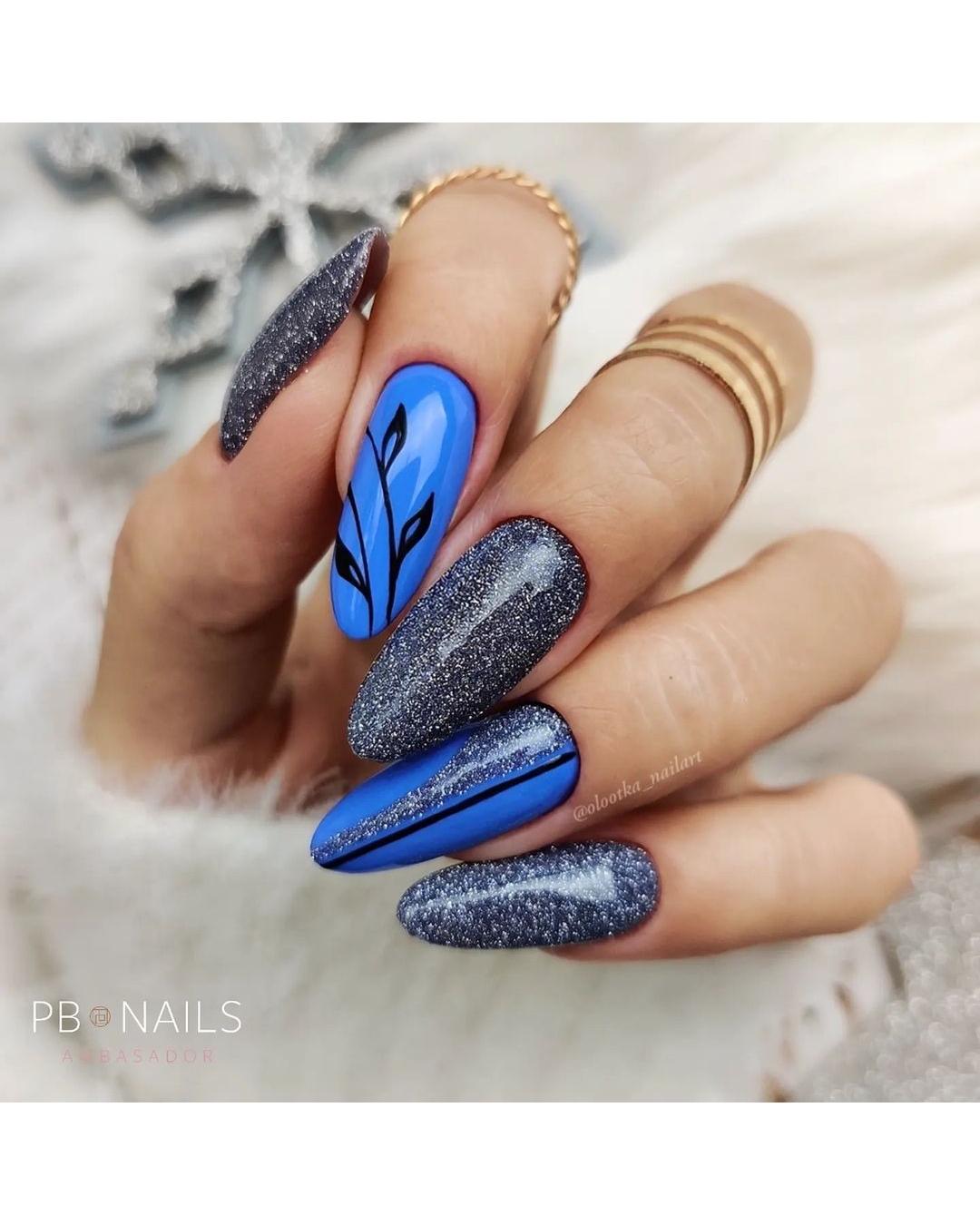 Unghie lunghe azzurre e grigie - @olootka_nailart