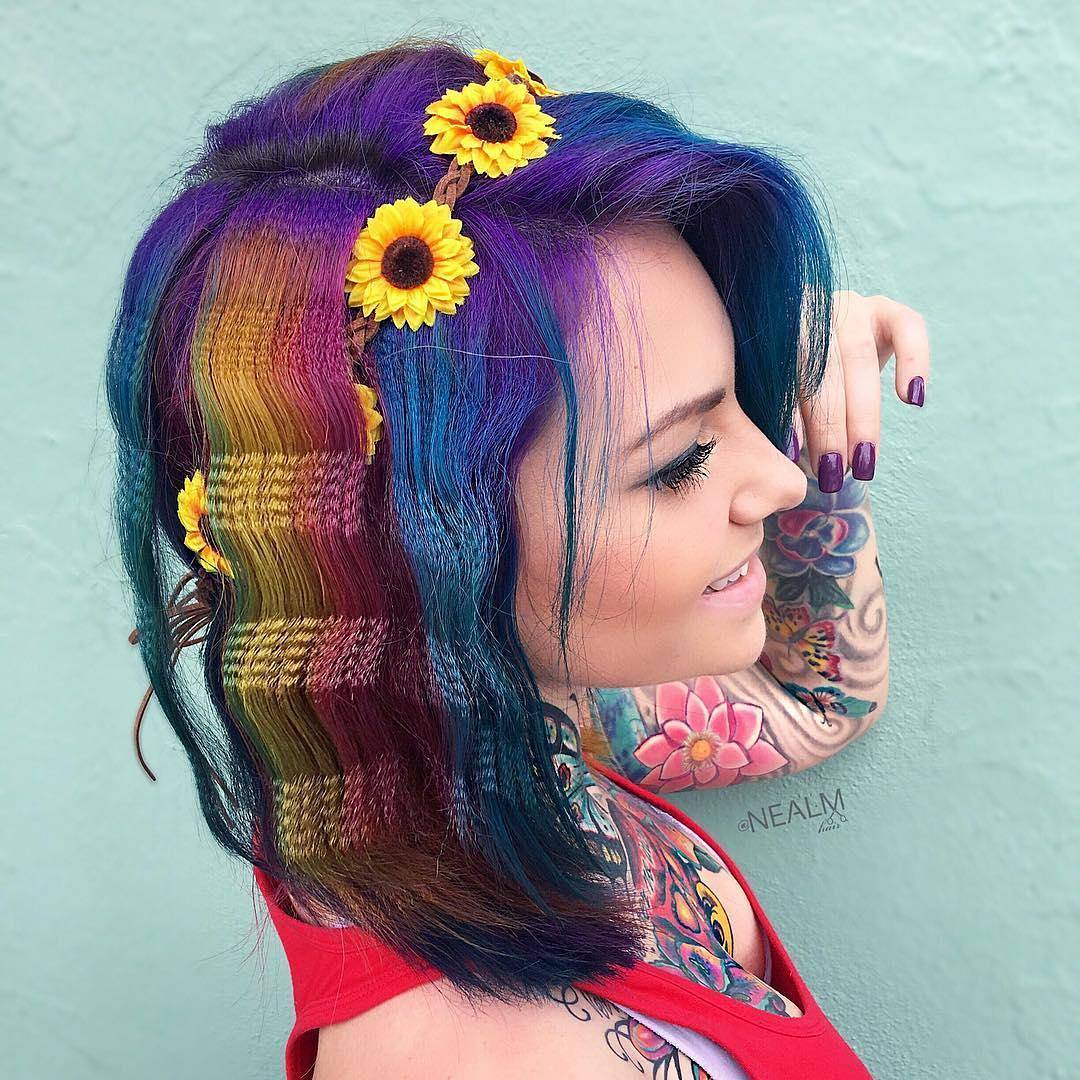 Capelli arcobaleno con girasole