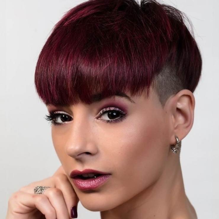 Pixie Cut rosso mogano