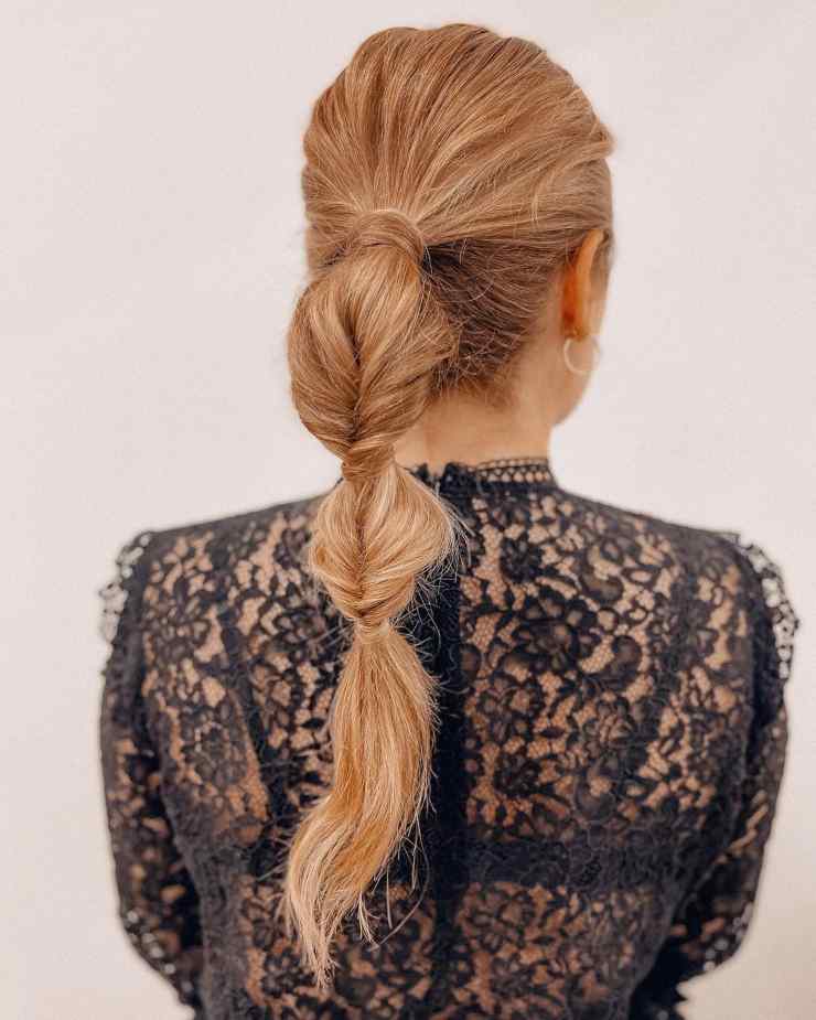 Acconciatura bubble ponytail