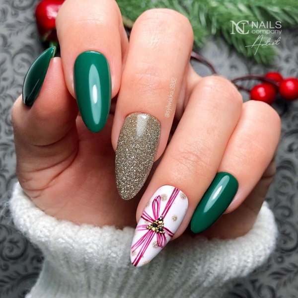 Nail Art Natale pacco regalo 06-12-2022