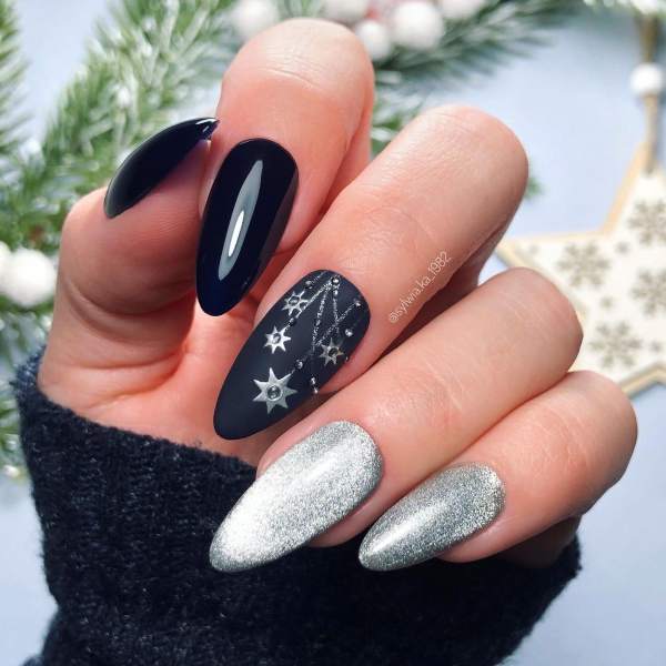 Nail Art Natale scuro stelle 06-12-2022