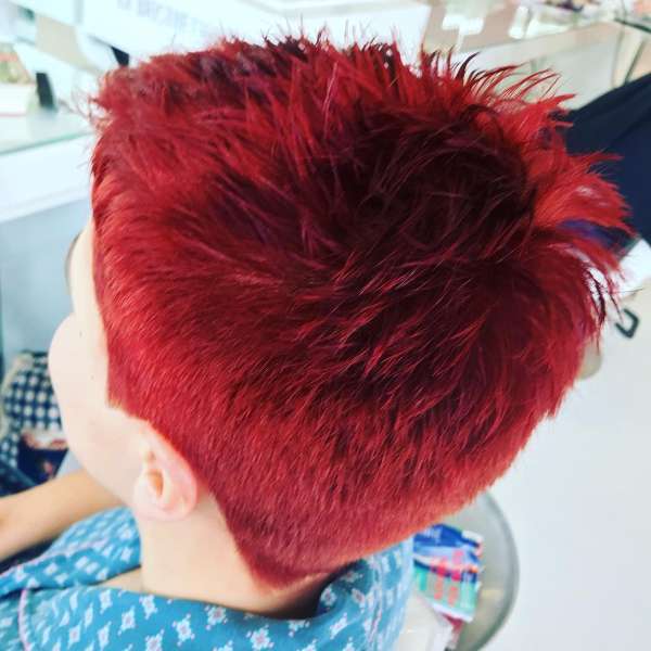 Pixie cut corto rosso rubino 05-12-2022