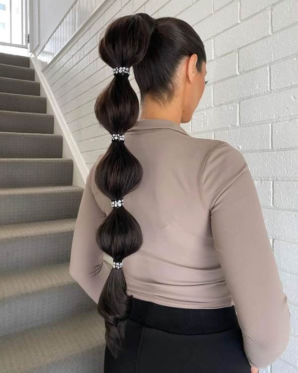 Acconciatura bubble ponytail