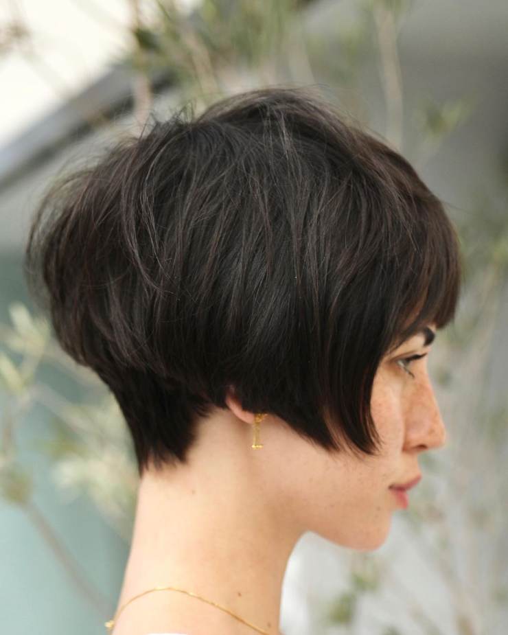 laterale con sfrangiatura pixie cut