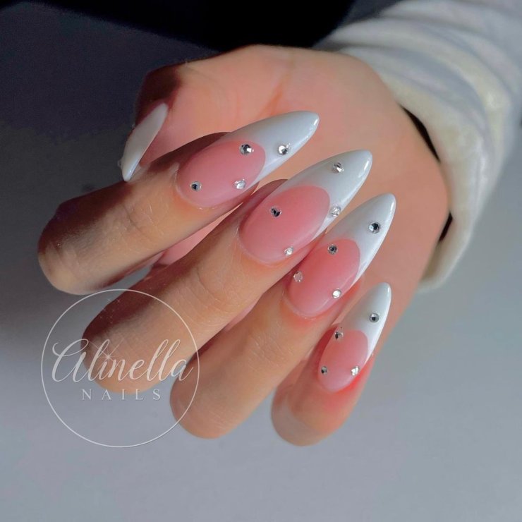 unghie di tendenza dot Nails