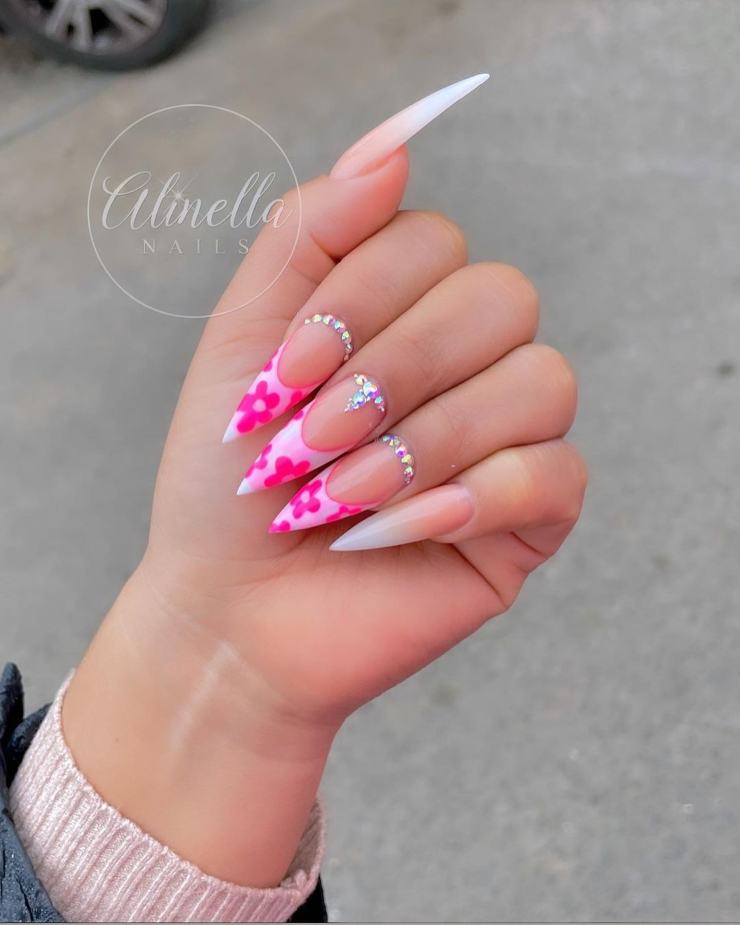 con fiori french manicure segno @alinellanails._