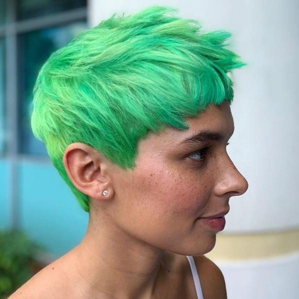 jrossbeauty_ Pixie Cut verde fluo acceso 19-12-2022