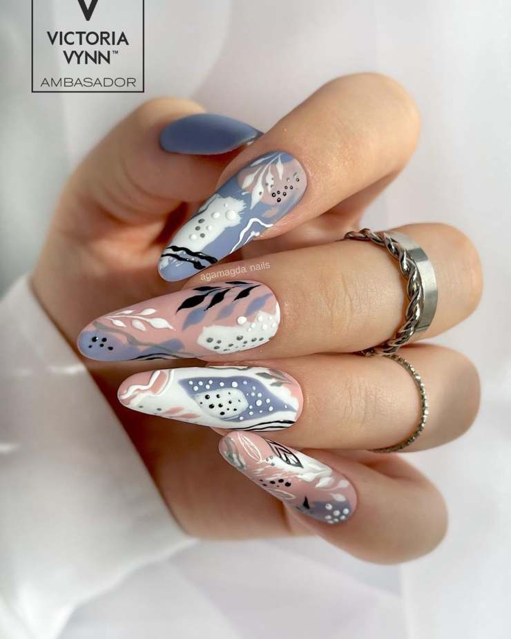 con forma a mandorla Dot Nail art