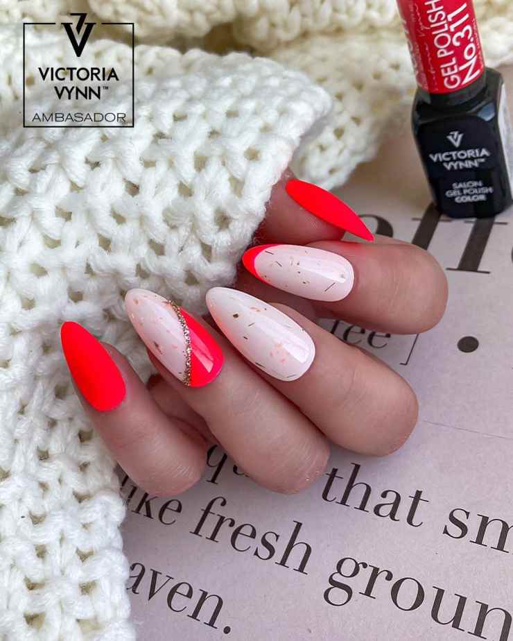 forma a mandorla Nail art segno per segno