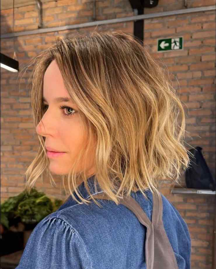 con mosso tagli capelli viso allungato