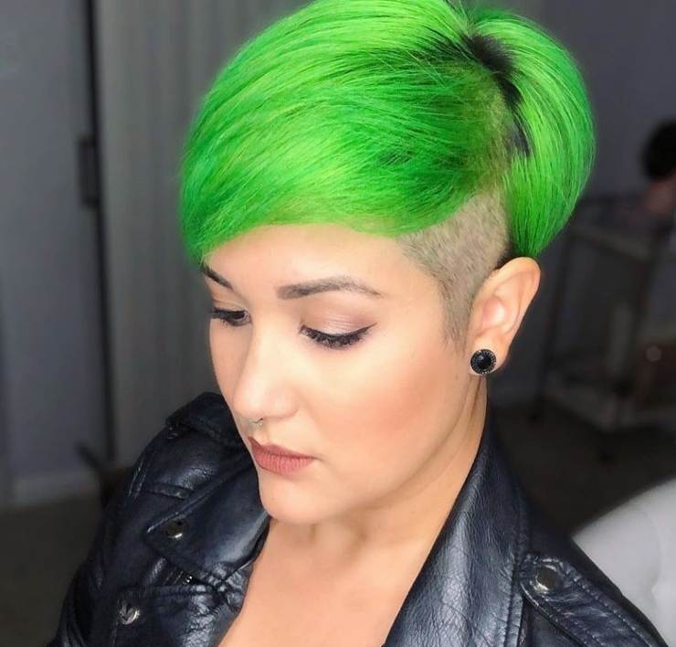 poisonpixiebeauty Pixie Cut verde acceso ciuffo 19-12-2022 cambiotaglio