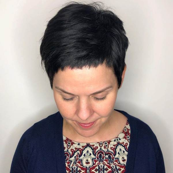 topknotleah Pixie cut nero mini frangia 07-12-2022