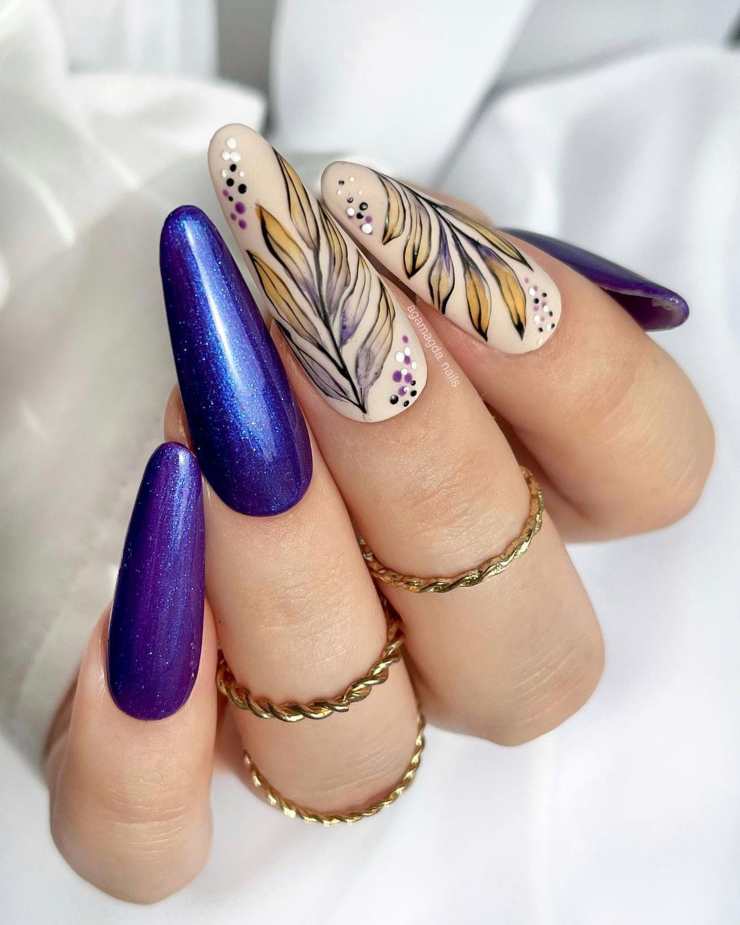 con viola Dot Nail art