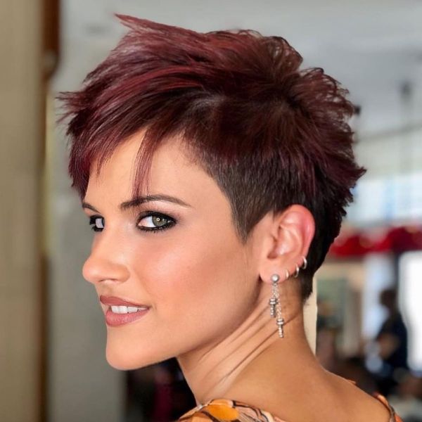 vitosatalino_official Pixie Cut bicolor rosso mogano 12-12-2022