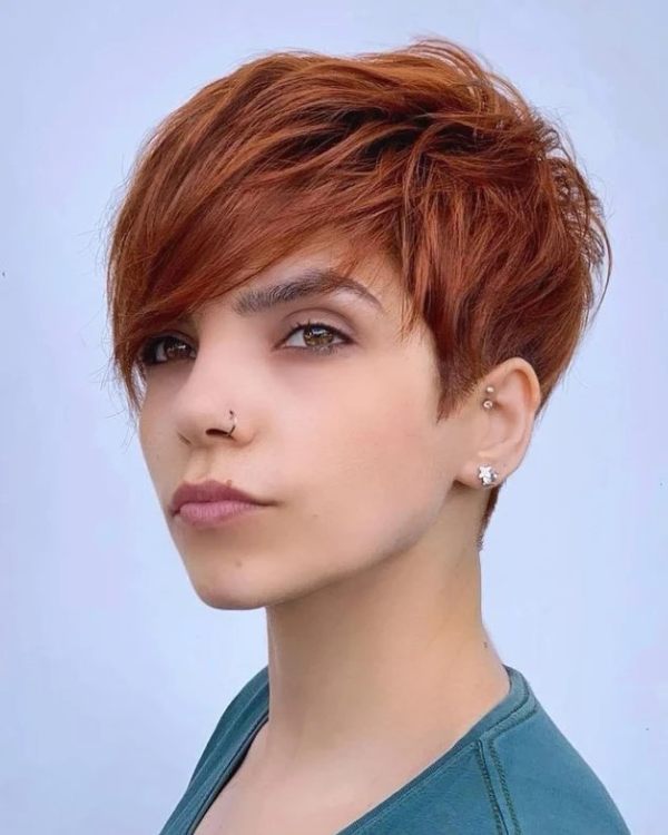 pixie cut occhi scuri