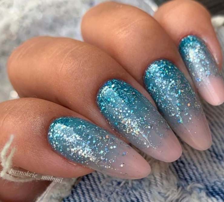 nail art di tendenza azzurre