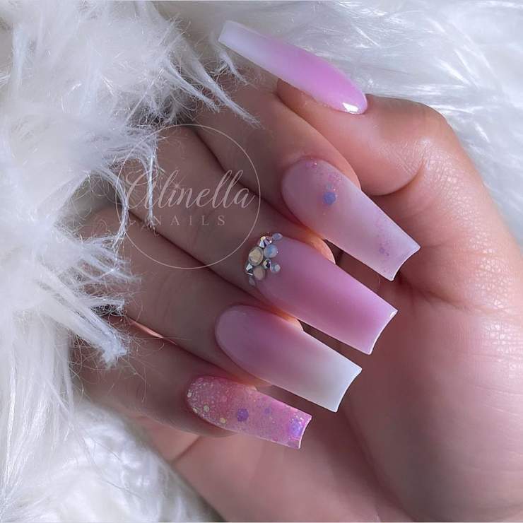 Nail art tendenza 2023 unghie quadrate