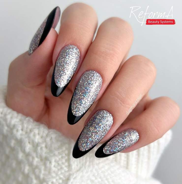 Nail Art black reverse french