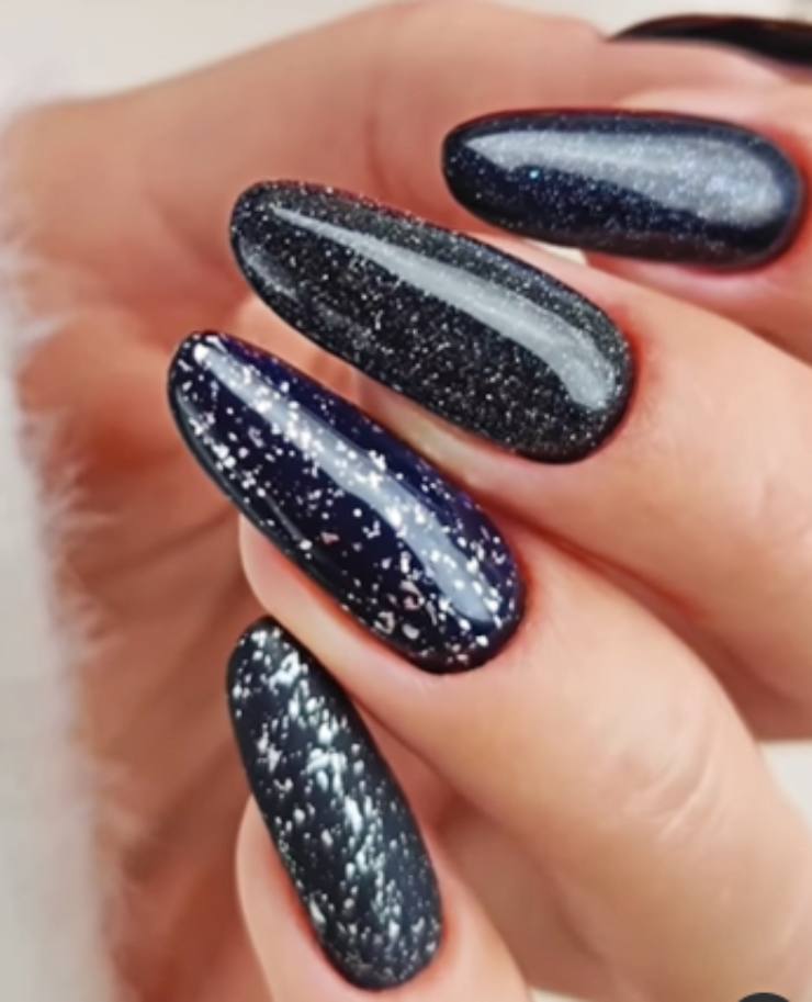 Nail Art black effetto cielo stellato