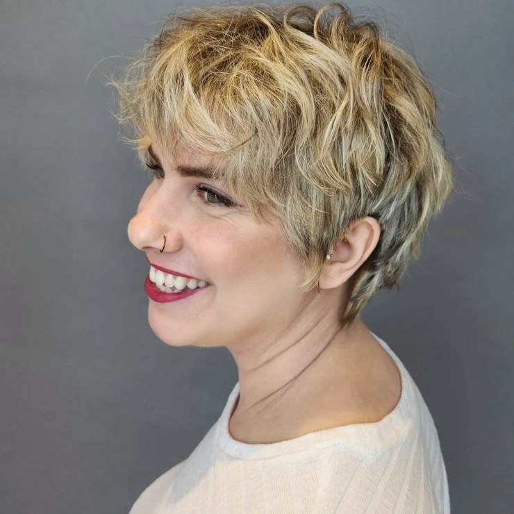 pixie cut biondo