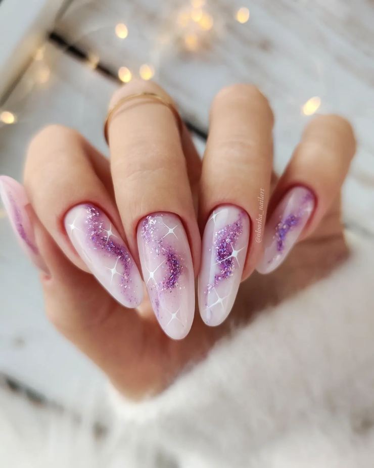 Nail art tendenza 2023 unghie a mandorla